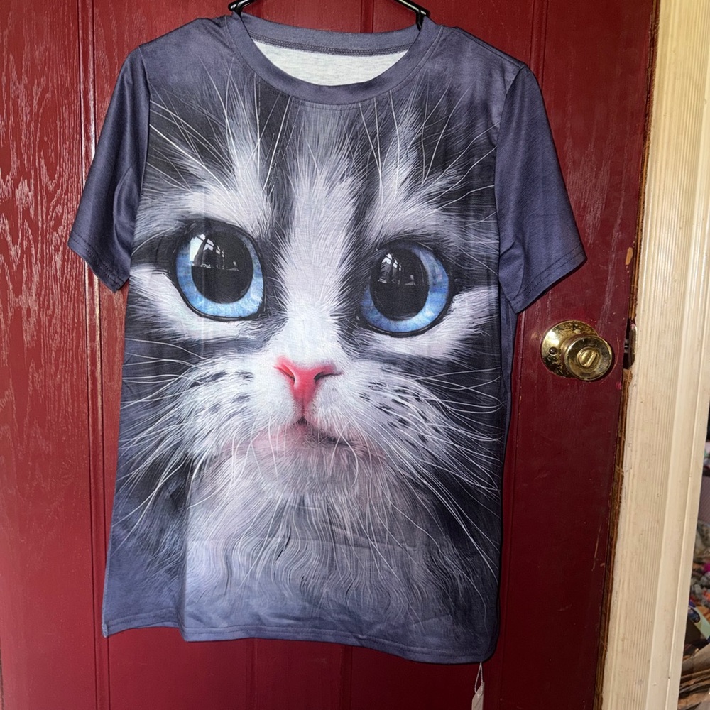 Cat Face Graphic Tee - Gray with Blue Eyes